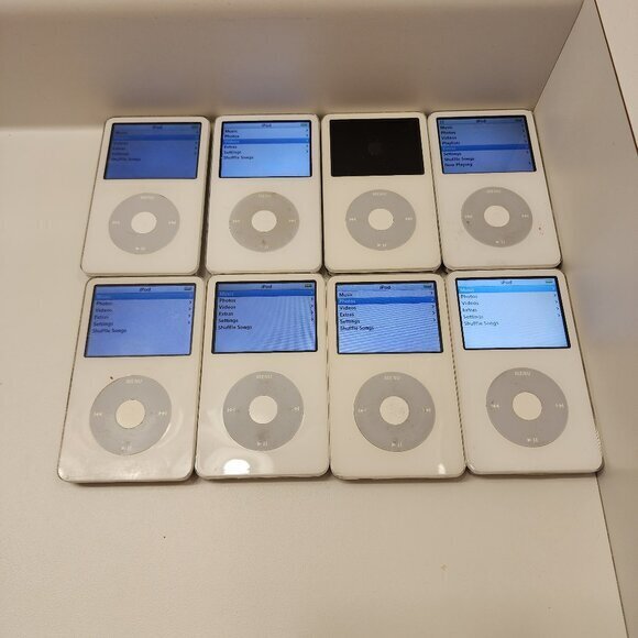 1X Apple iPod Classic 5th Generation white 30GB with accessories MP3 Music Playe - Picture 1 of 16